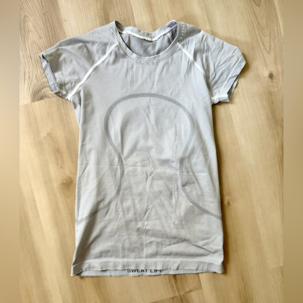Lululemon Swiftly Tech Short Sleeve Shirt 2.0 size 6